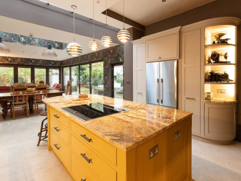 How To Choose The Perfect Colours For Your Luxury Kitchen 1